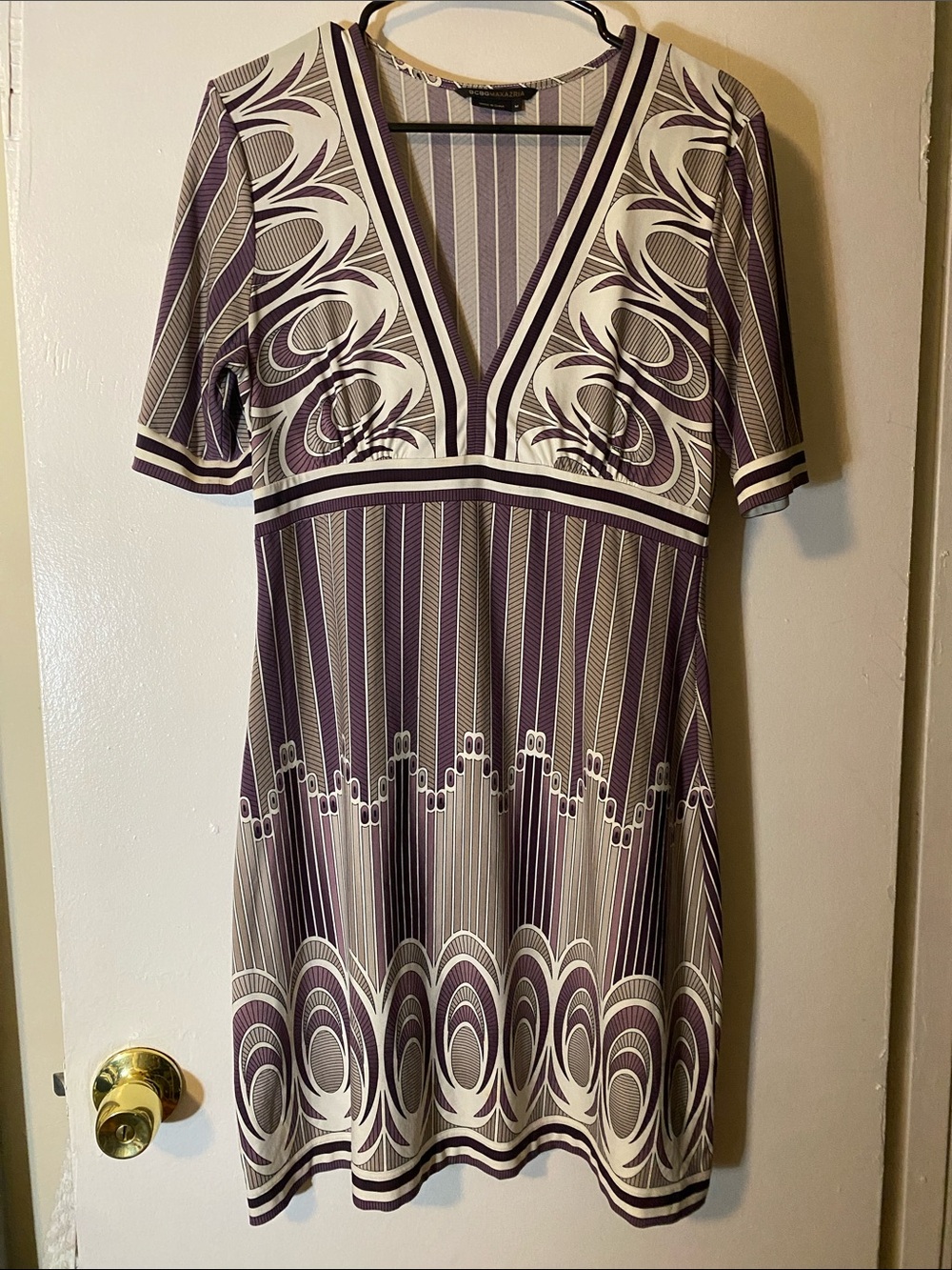 BCBG MAXAZRIA Stylish Purple and White V-Neck Patterned Women's STRETCH Dress